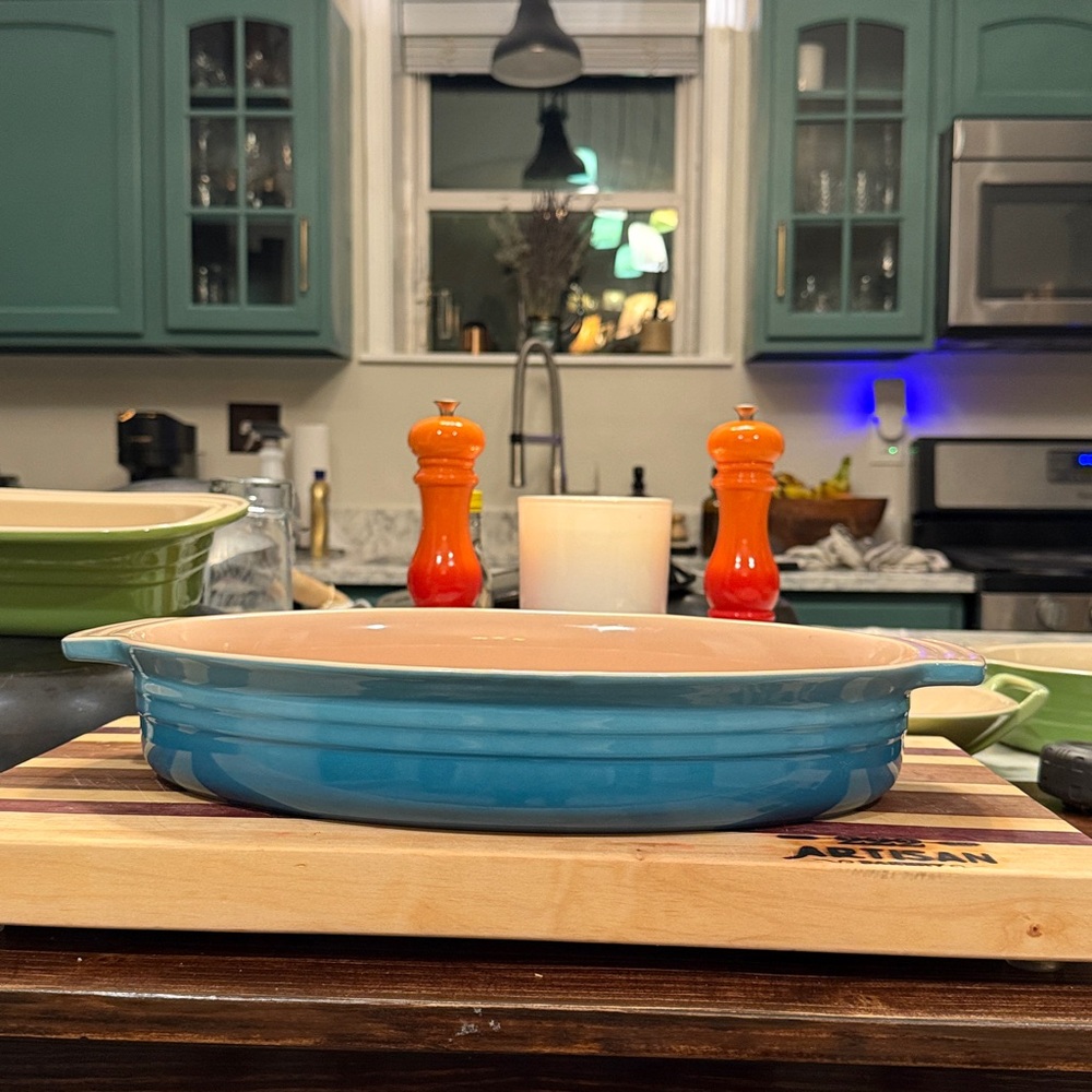 Le Creuset Oval Baking Dish Large in Caribbean - DISCONTINUED COLOR!!